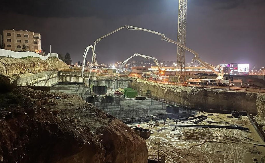 صبة خرسانة متواصلة لأكثر من 20 ساعة في حي "لنا" القدس